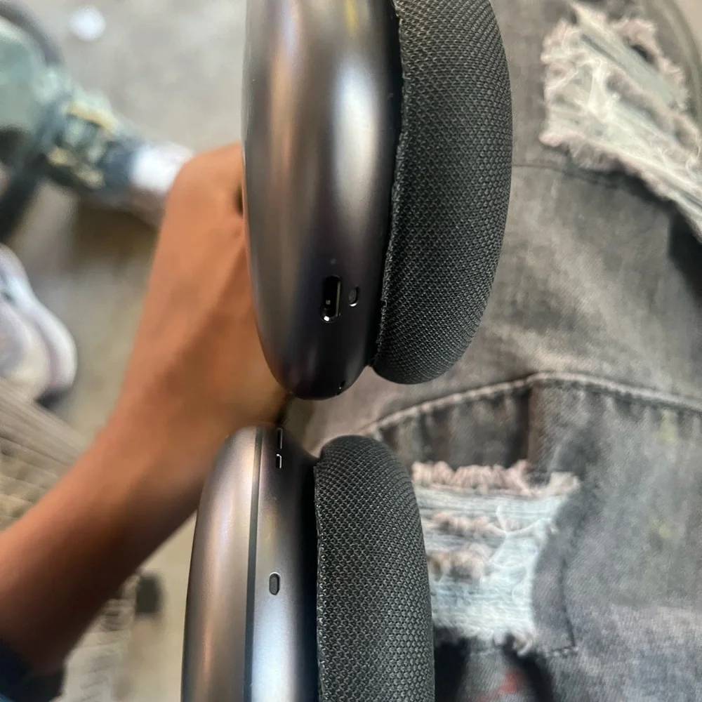 Apple AirPod pro maxes